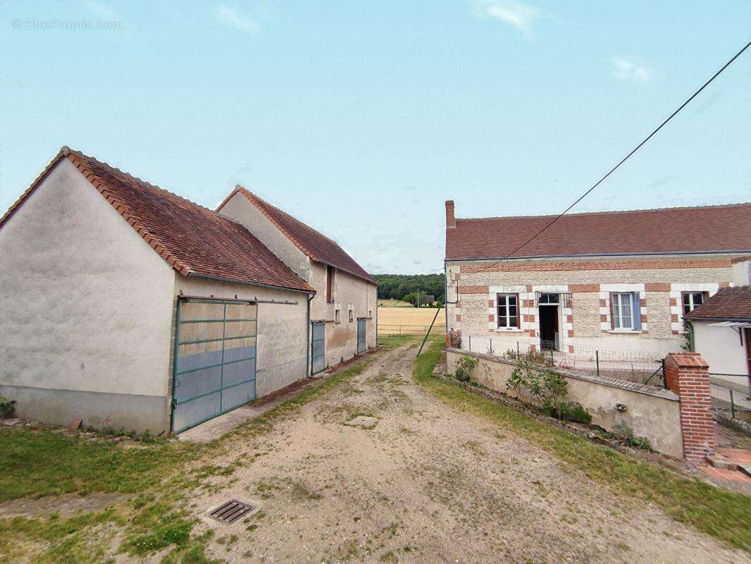 Maison De Pays Chambon 4 pièce(s)  grandes dépendances - photo 9