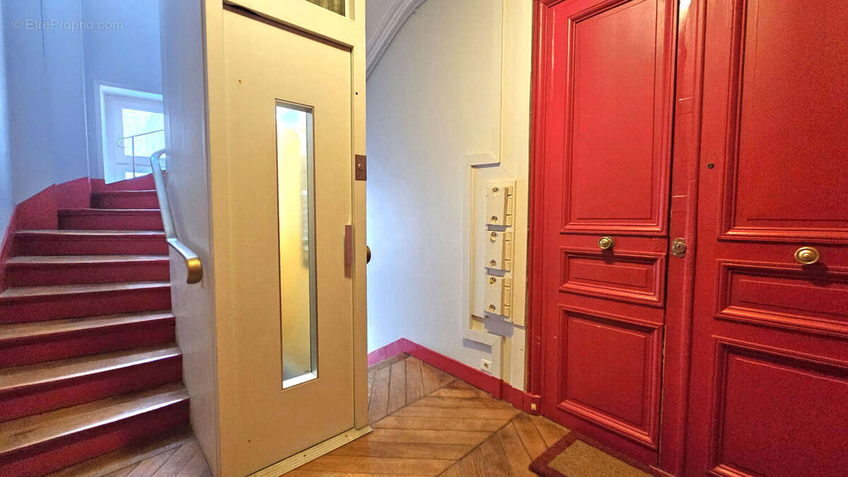 Appartement à PARIS-17E