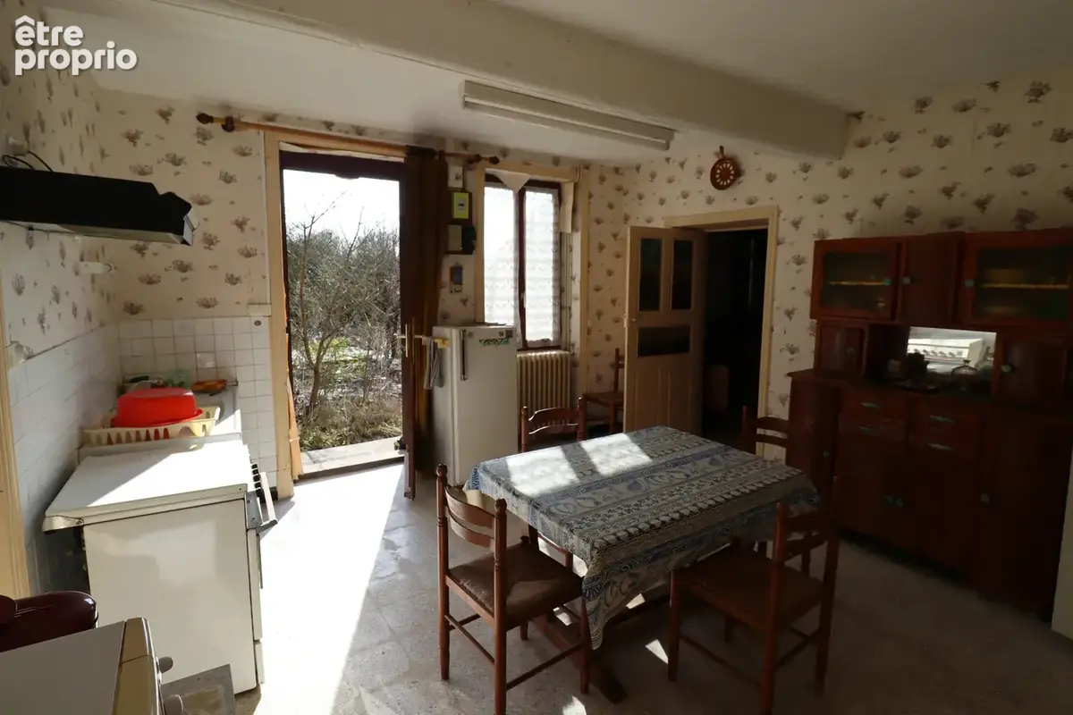 Jolie maison en pierre de taille au cœur de Saint-Julien sur Reyssouze - photo 11