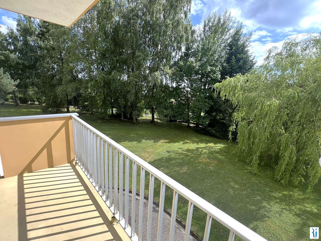 Appartement à LE MESNIL-ESNARD