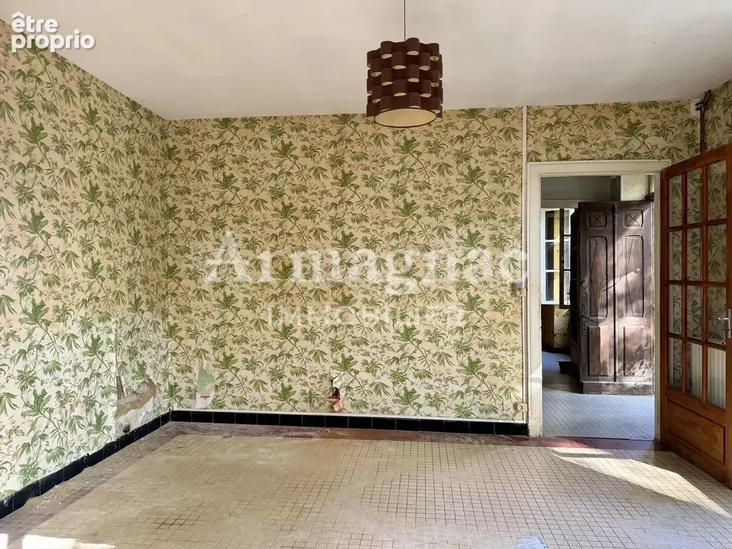 Maison en pierre à rénover avec jardin et dépendances - photo 3