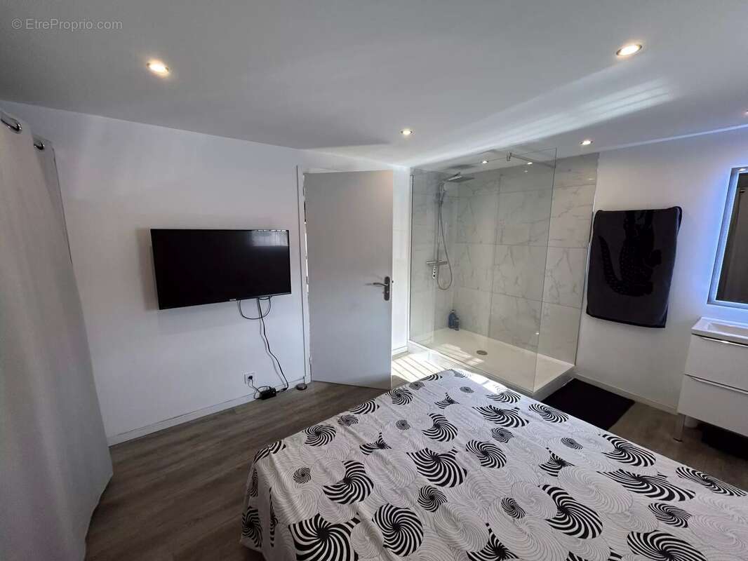 Commerce à VALLAURIS