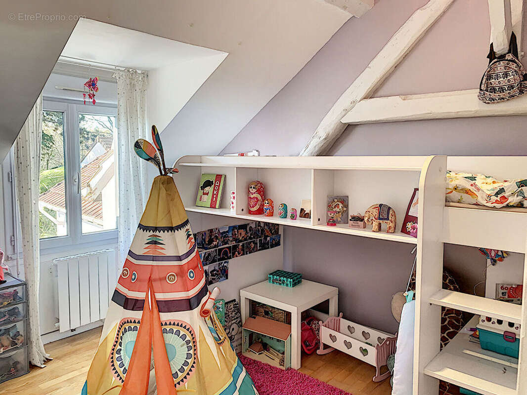 Maison à NEAUPHLE-LE-CHATEAU