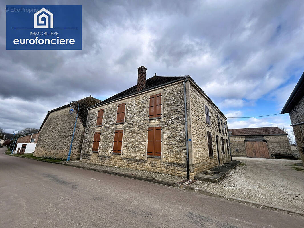Maison à AMANCE
