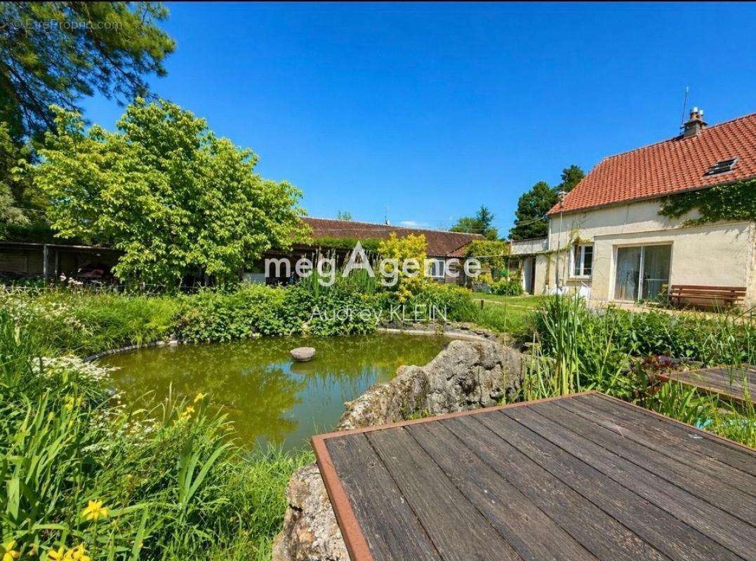 Belle propriété au calme avec terrain, piscine et box équestre - photo 2