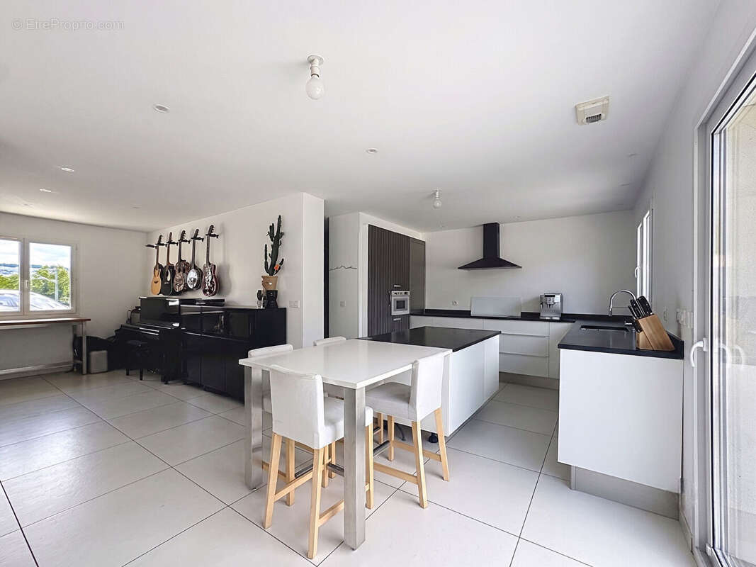 Maison mitoyenne Charvonnex avec piscine - photo 6