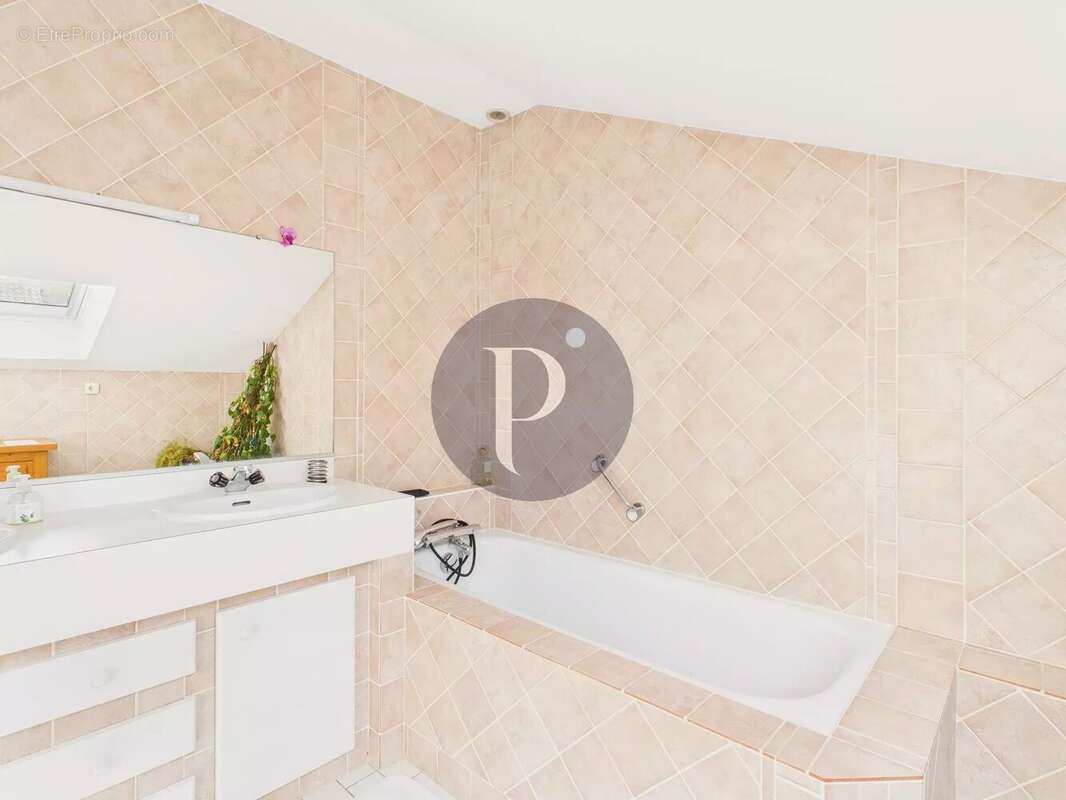 Maison à VERRIERES-LE-BUISSON