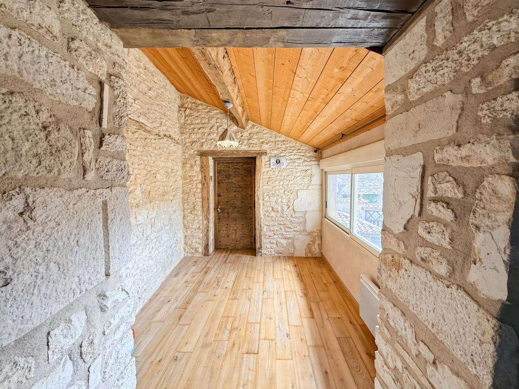 Maison à SAVIGNAC-LES-EGLISES