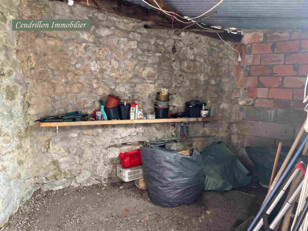 Maison de bourg en pierres, indépendante, 80m2 habitable de suite, avec cour et atelier. - photo 33