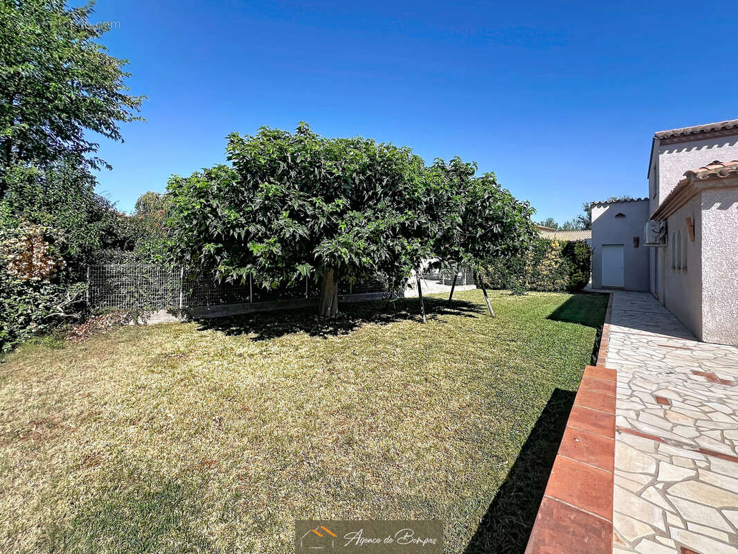 - villa 4 faces 148 m2 hbts  sur 1000 m2 de terrain -t2 independants 21 m2 - 2 garages 36 et 26 m2 - photo 10