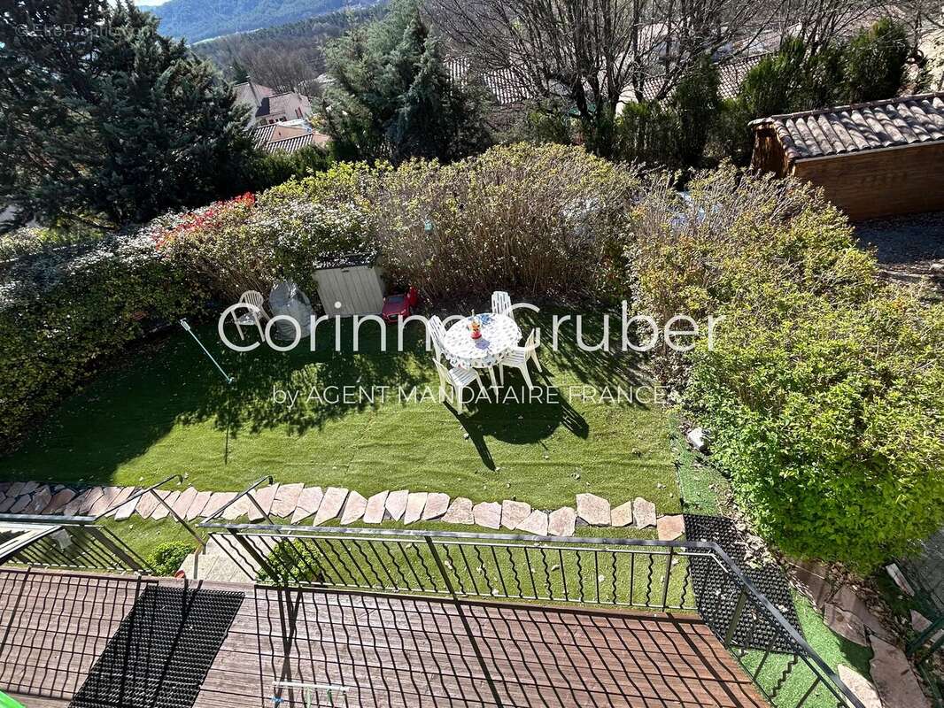 Appartement à MALLEMOISSON