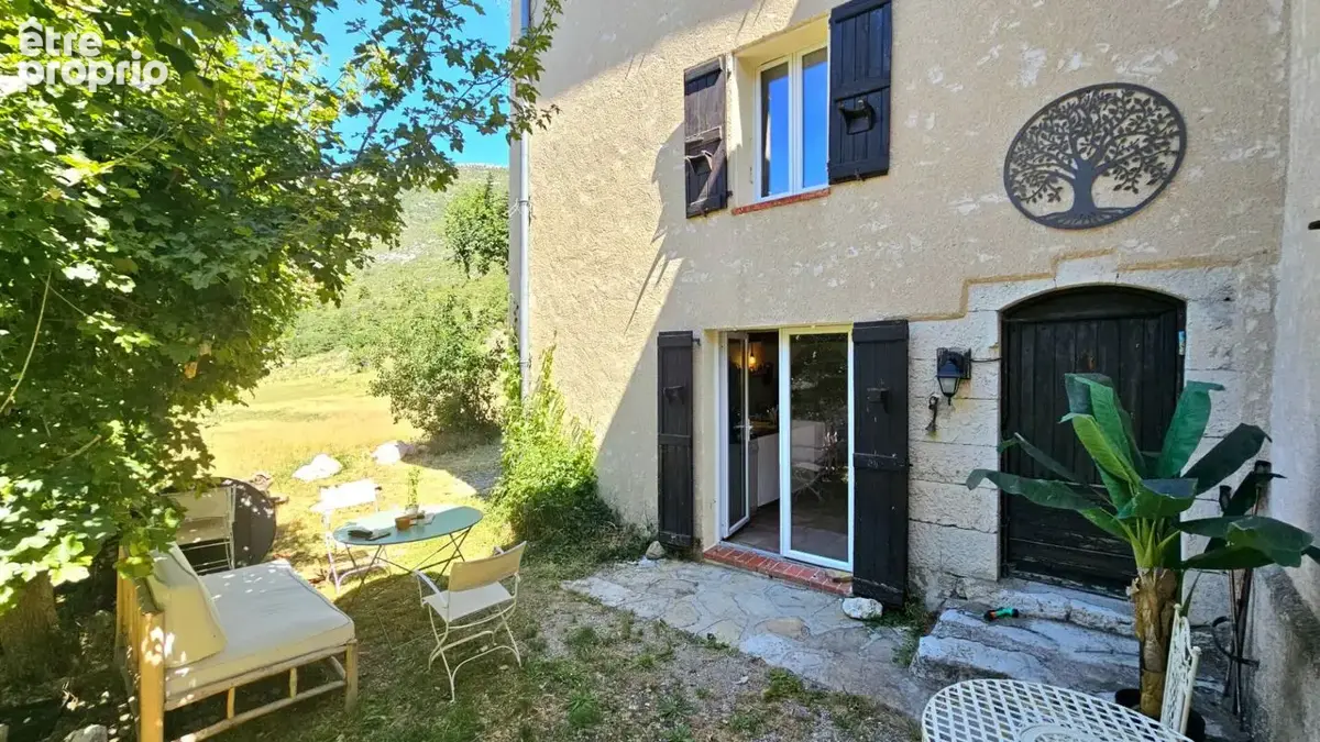 Maison de caractère rénovée avec goût . Vue panoramique .  Bargème (Var) - photo 4