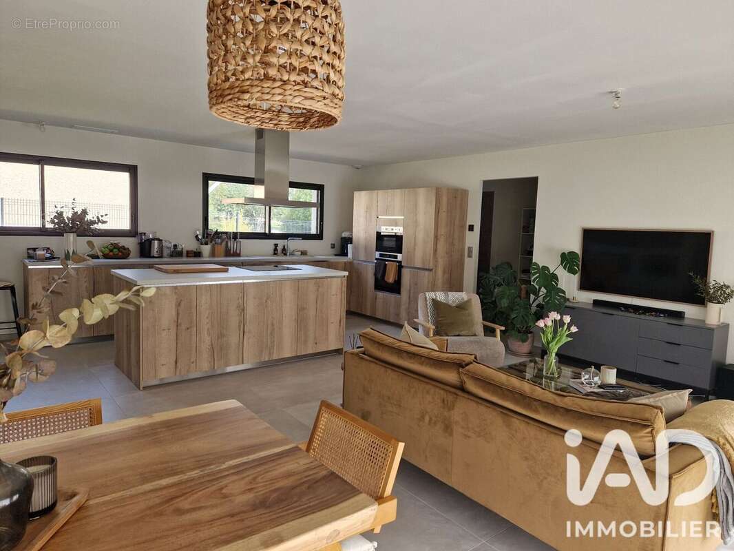 Maison 128 m² à Carignan-De-Bordeaux  - photo 5
