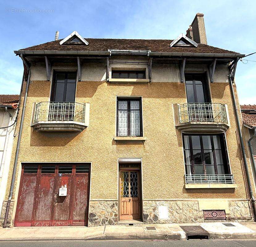 Maison à YZEURE