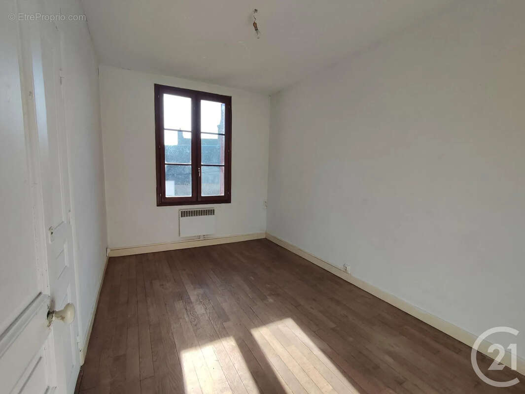 Maison à SAINT-AMAND-EN-PUISAYE