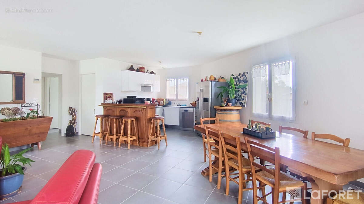 Maison Pompignac 4 pièce(s) 100 m2 / 792 m² de terrain - photo 3