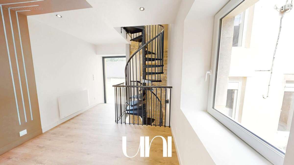 Triplex 3 pièces entièrement rénové avec place de Parking - Bayeux - photo 2