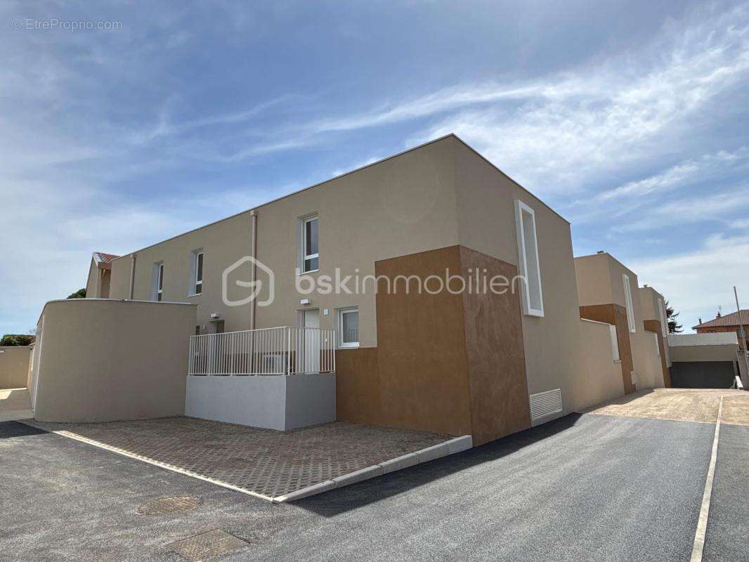 Appartement à NEYRON