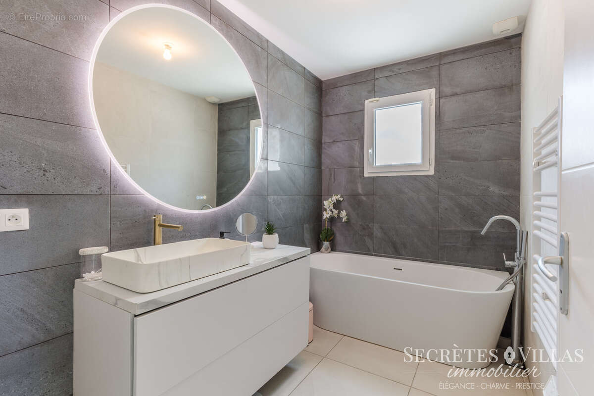 Maison à FARGUES-SAINT-HILAIRE