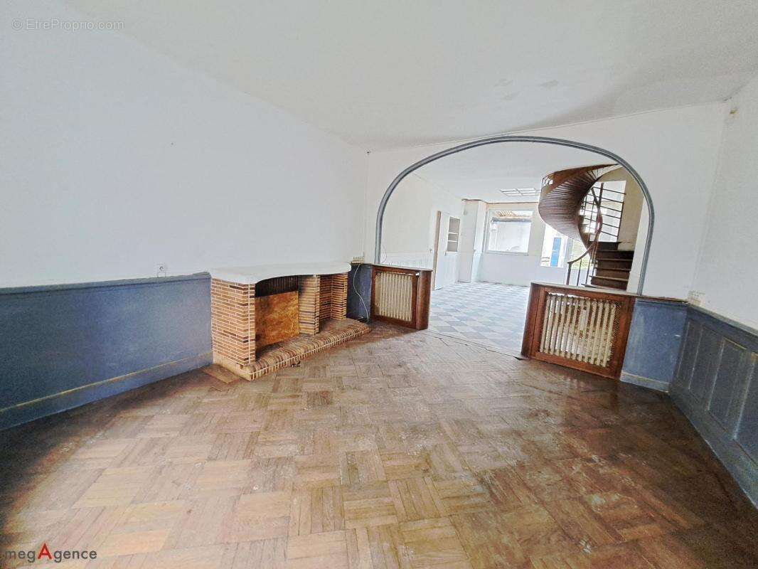 Immeuble 265m² compsé de 4 lots avec jardin - photo 3