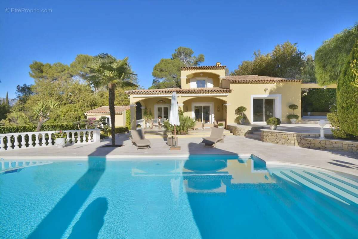 Maison à ROQUEFORT-LES-PINS