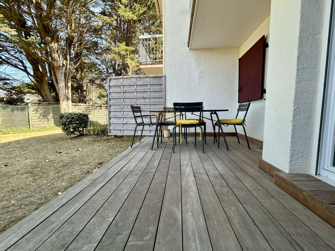 West Green   Exceptionnelle maison familiale en triplex avec vue sur le lac - photo 2