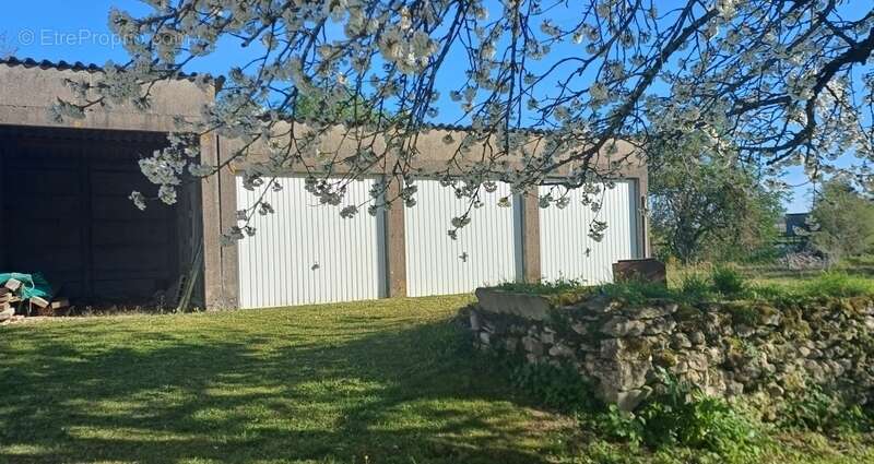 Grande maison à vendre 5 pièces FOUQUEBRUNE (16) + dépendances sur terrain d'env 6800 m2 - photo 18