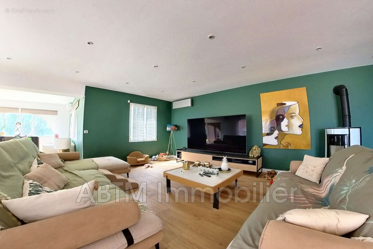 Maison à SAINT-LAURENT-DU-VAR