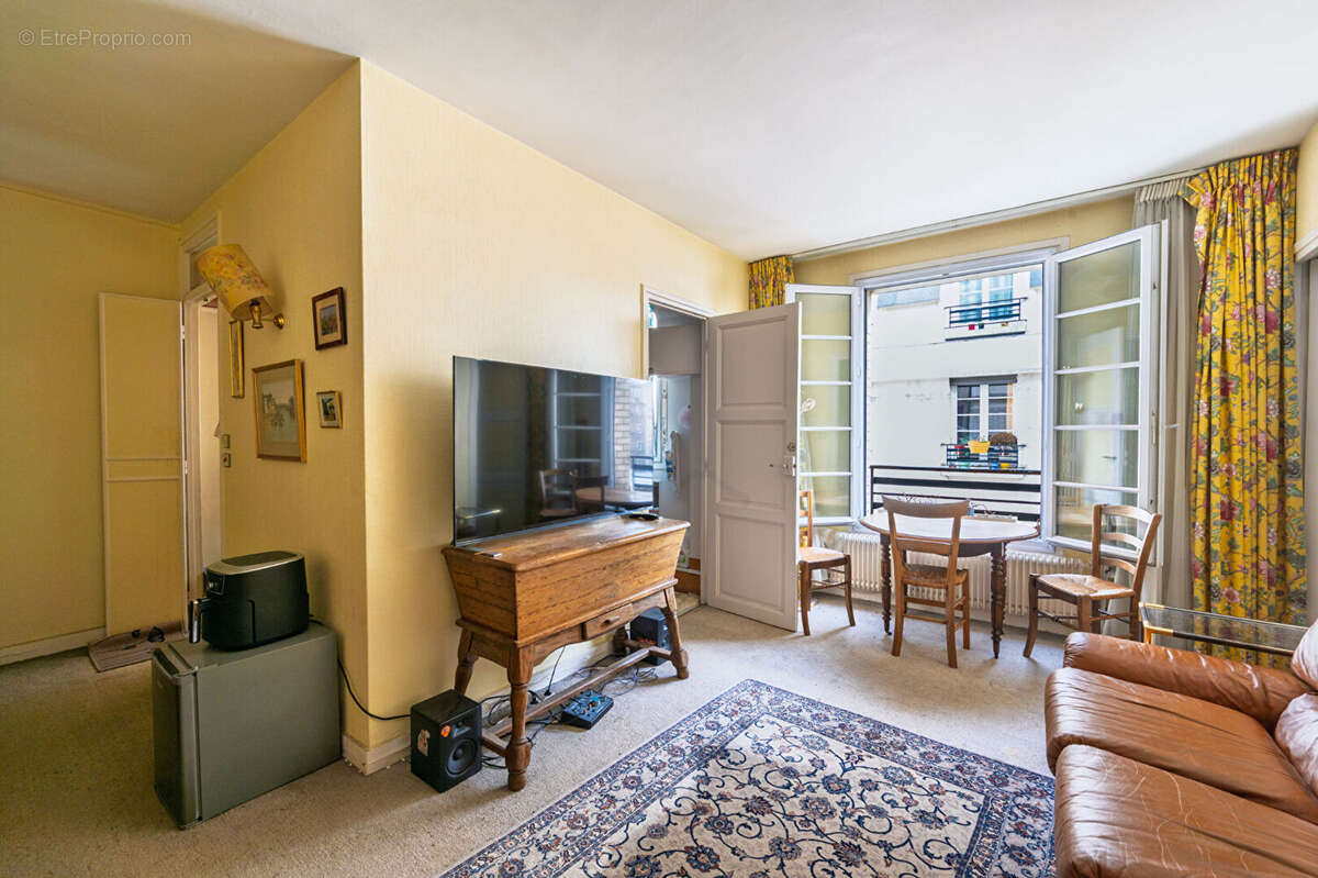 Appartement à PARIS-14E
