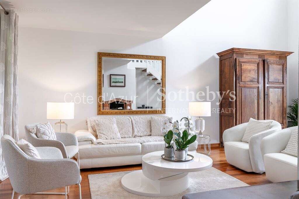 Nice Gairaut, maison de 6 pièces avec jardin, piscine, vue mer et domaine privé - photo 2