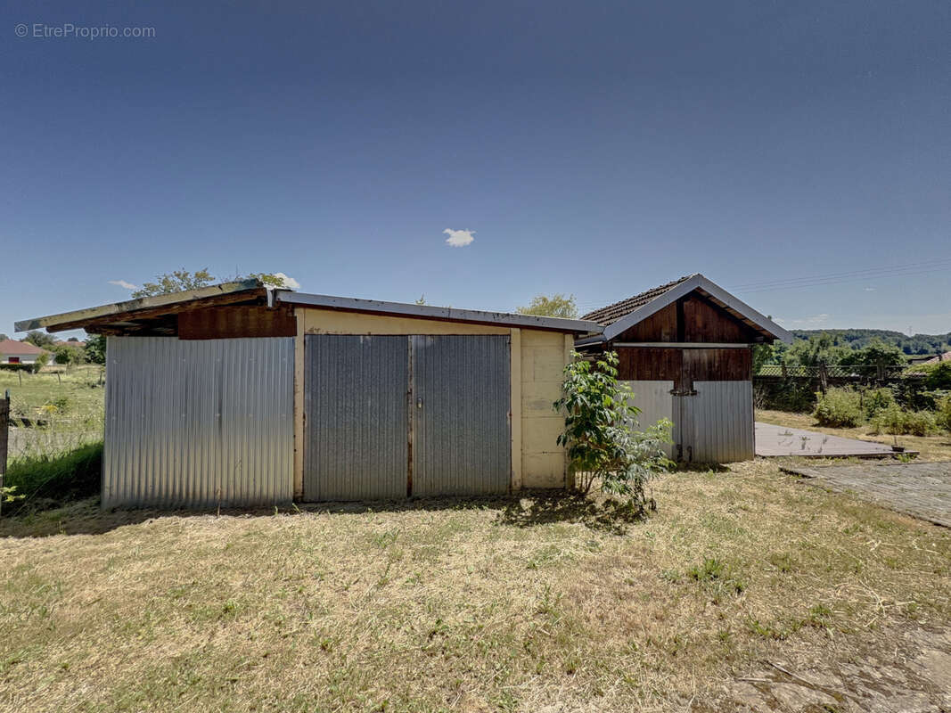 Maison à MONTECHEROUX