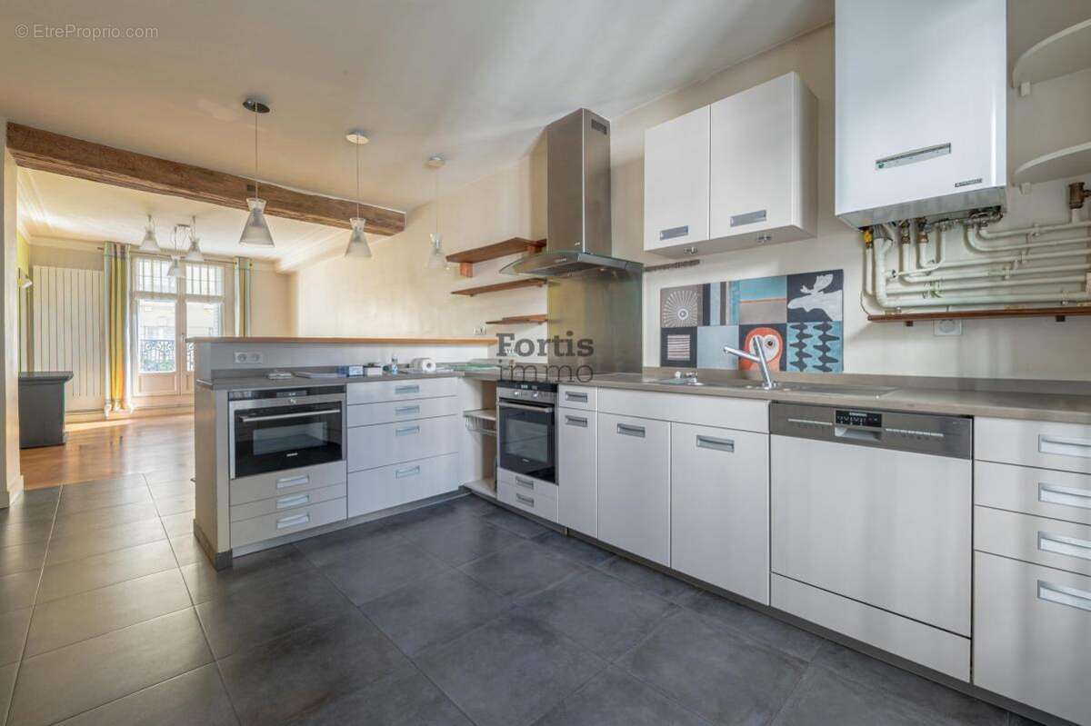 Appartement à PARIS-14E