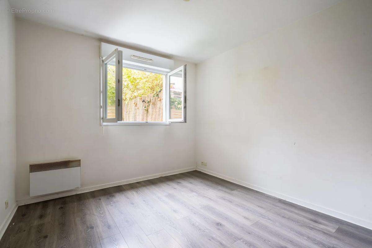 Appartement à LES PAVILLONS-SOUS-BOIS