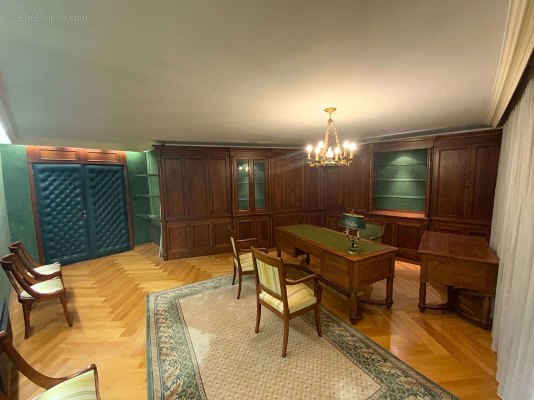 Commerce à LE CREUSOT