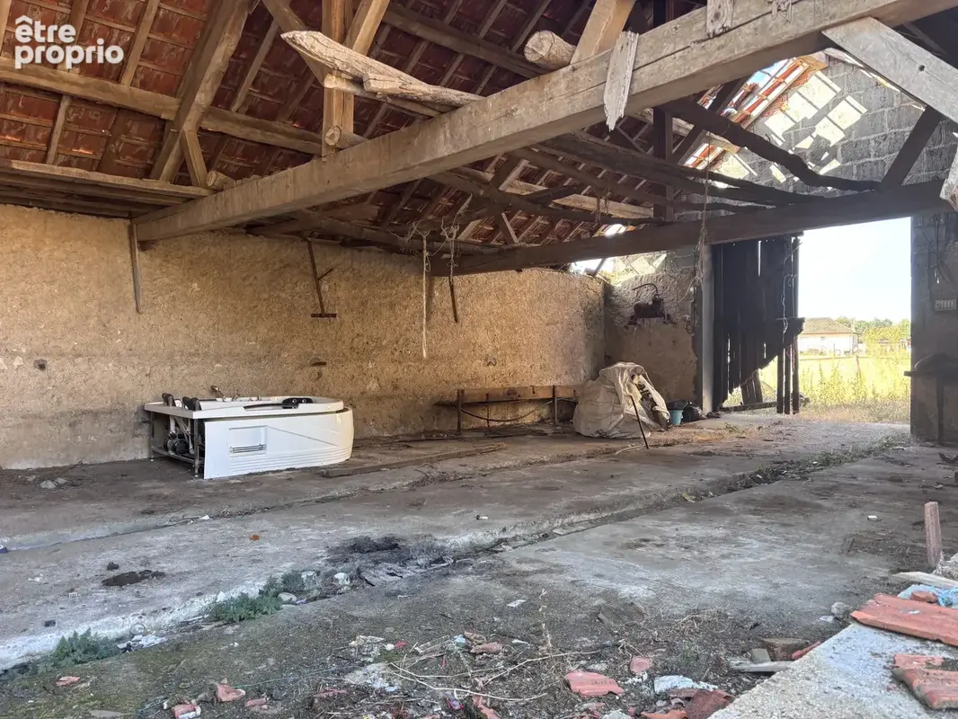 Le Donjon - Ferme à rénover avec une grande grange et des dépendances, sur un terrain de plus de 3 hectares co - photo 22