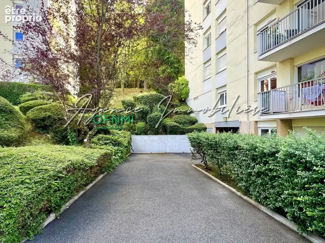 St étienne, la résidence du parc, élégant t5 avec balcon, cave et places de parking privatives. - photo 2