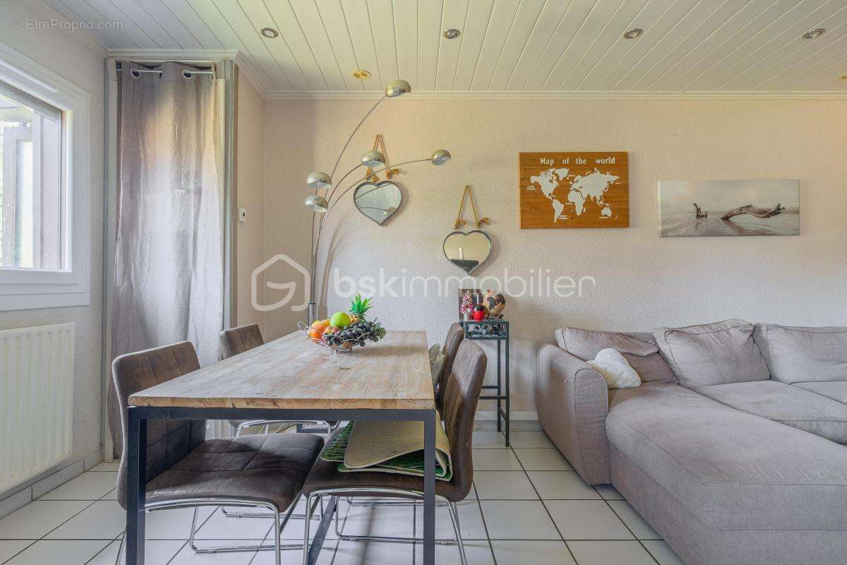 T2 bis en duplex – 47 m² Carrez / 64 m² au sol – À deux pas des commodités de La Balme-de-Sillingy - photo 3