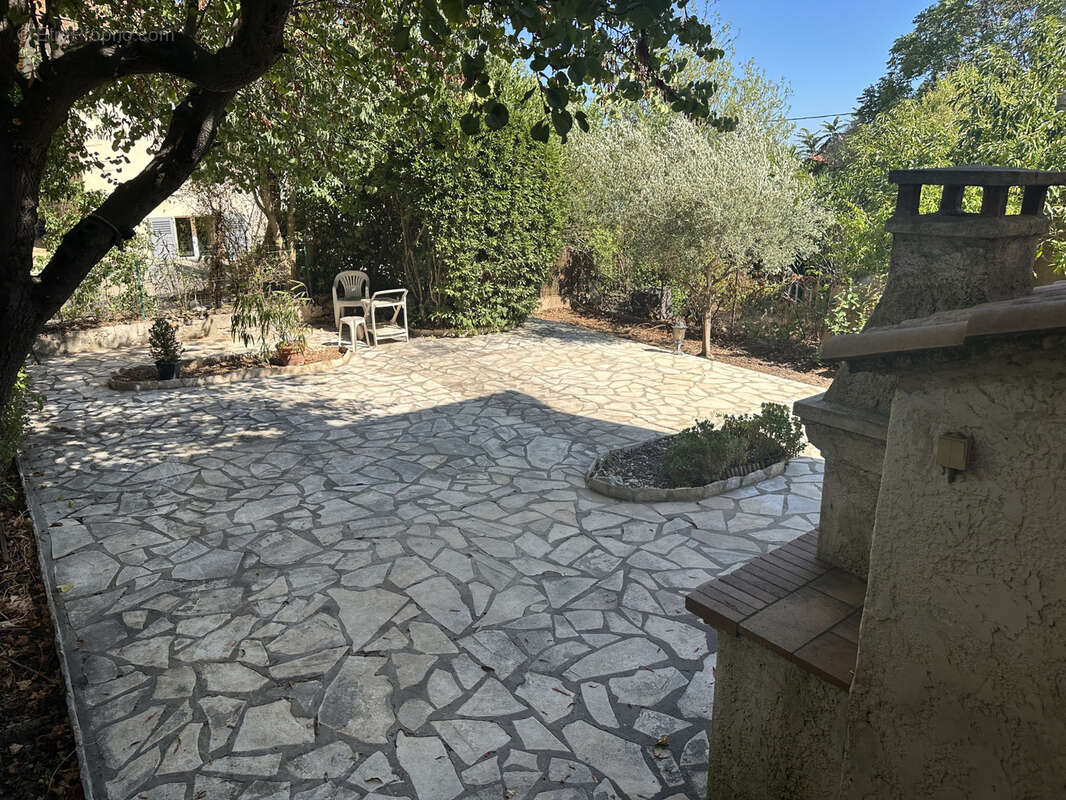secteur RESIDENTIEL RECHERCHE BAS FARON - CALME - sur  390 m2 hab 72 m2 + grand sous-sol + grenier - photo 2