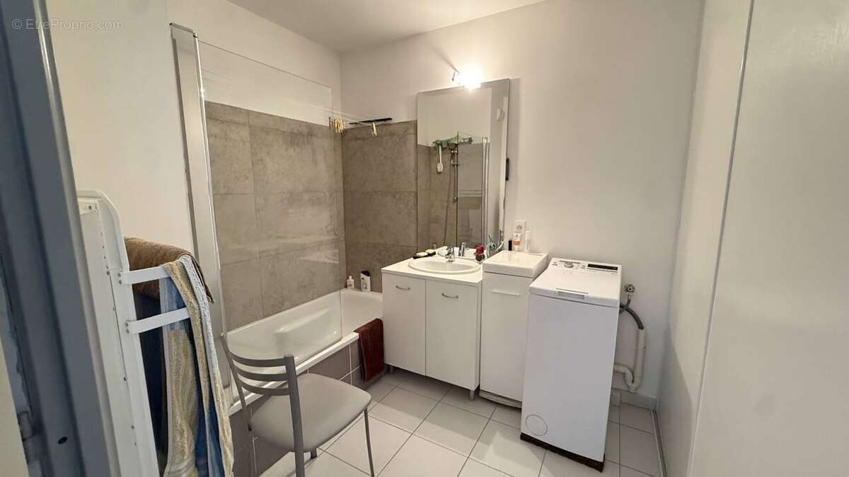 Appartement à ROQUEBRUNE-SUR-ARGENS