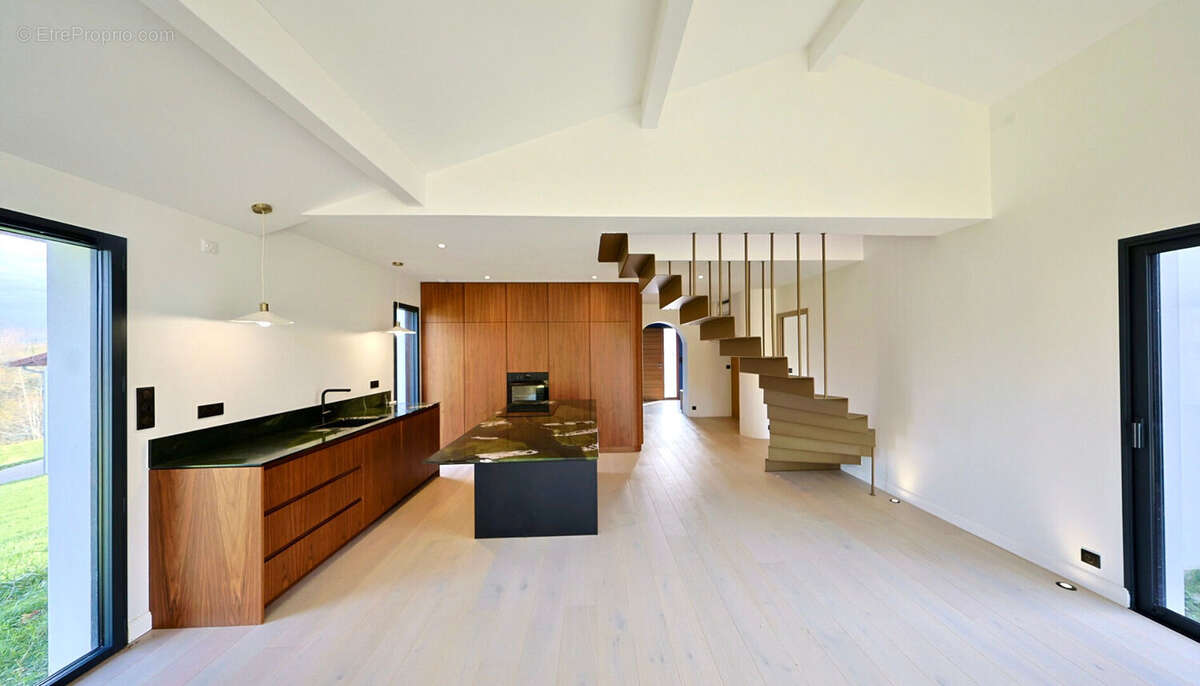 Maison à BASSUSSARRY