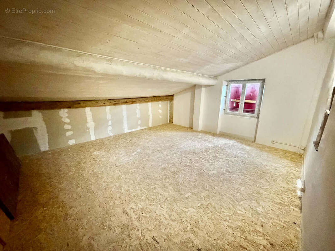 Ensemble immobilier sur caves et terrains avec source et puits - photo 25