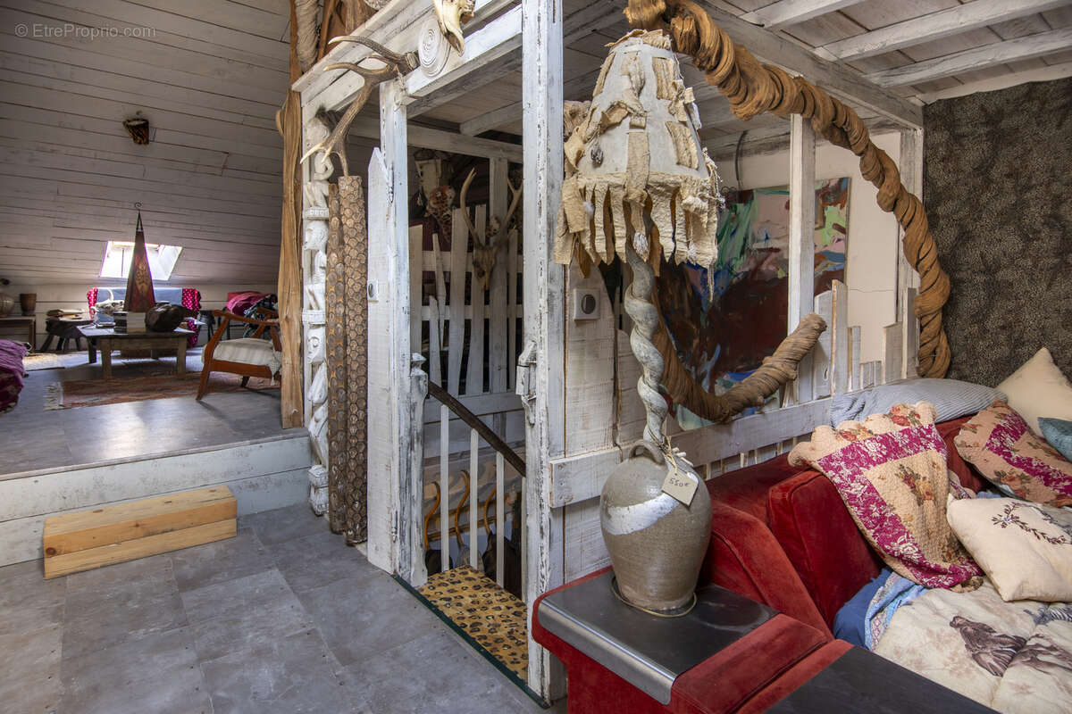 Immeuble en plein cœur de Brantome en Périgord, 8 pièces, 4 chambres et une terrasse à l’étage d’environ 50 m2 - photo 10