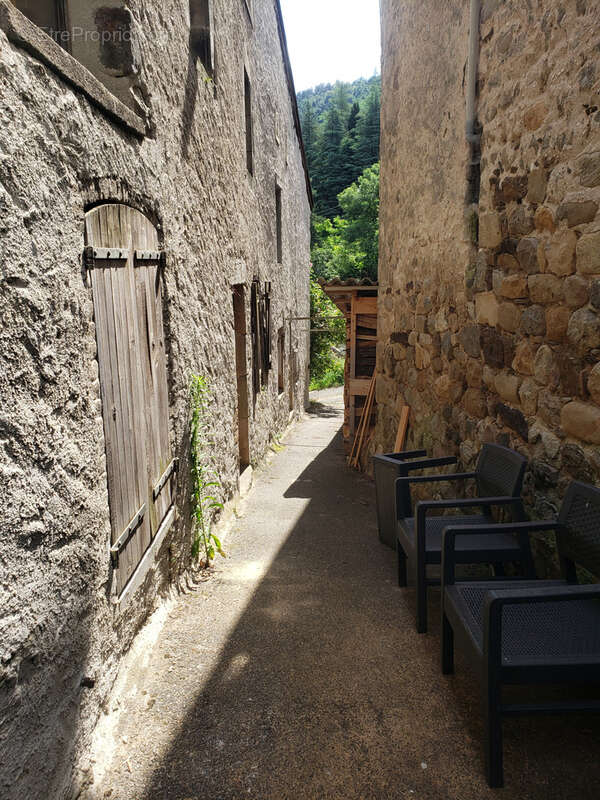 Maison à SAINT-FORTUNAT-SUR-EYRIEUX