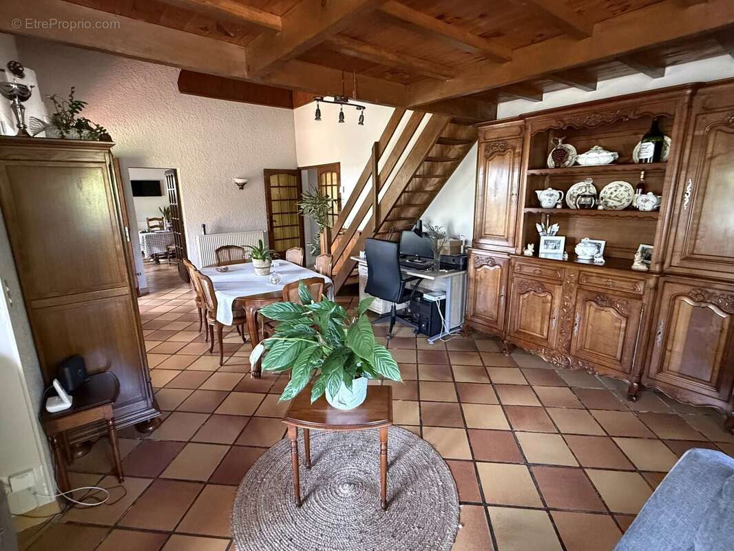 À 5 minutes de Nogaro, maison T4 de plain-pied avec 146 m² de dépendances, au calme, sur un terrain clos et arboré de 4 938 m² - photo 10