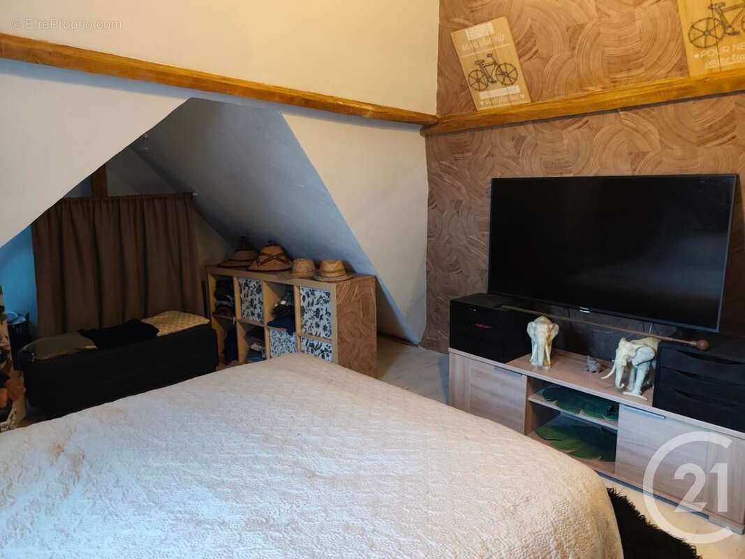 Maison à COURBEPINE