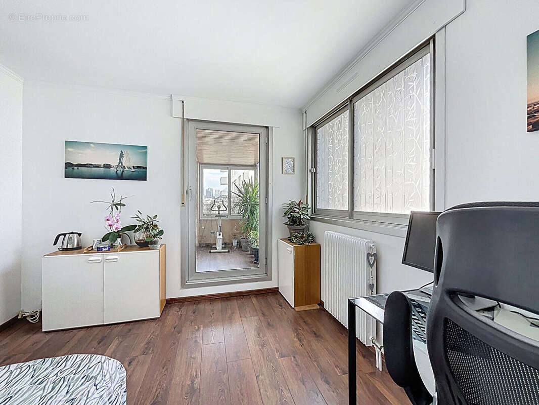 Appartement à SURESNES