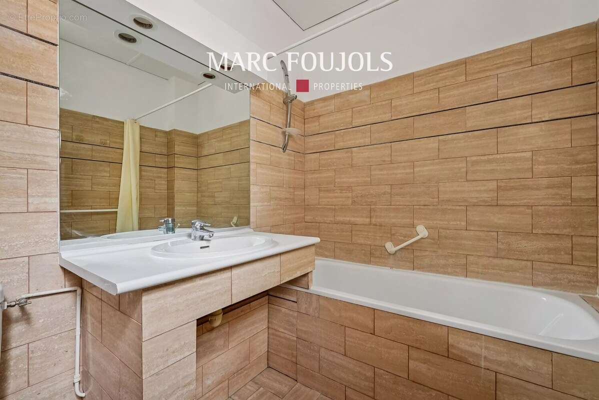 Appartement à PARIS-8E