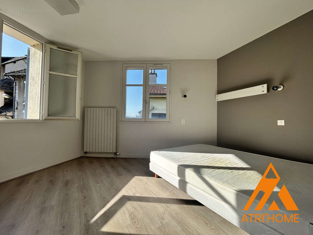 Appartement à VIC-SUR-CERE