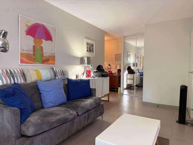 Aux portes de Saint-Cyr-au-Mont-d'Or   T3 de 67 m2 en rez-de-jardin avec terrasse, garage - résidence sécurisé - photo 6