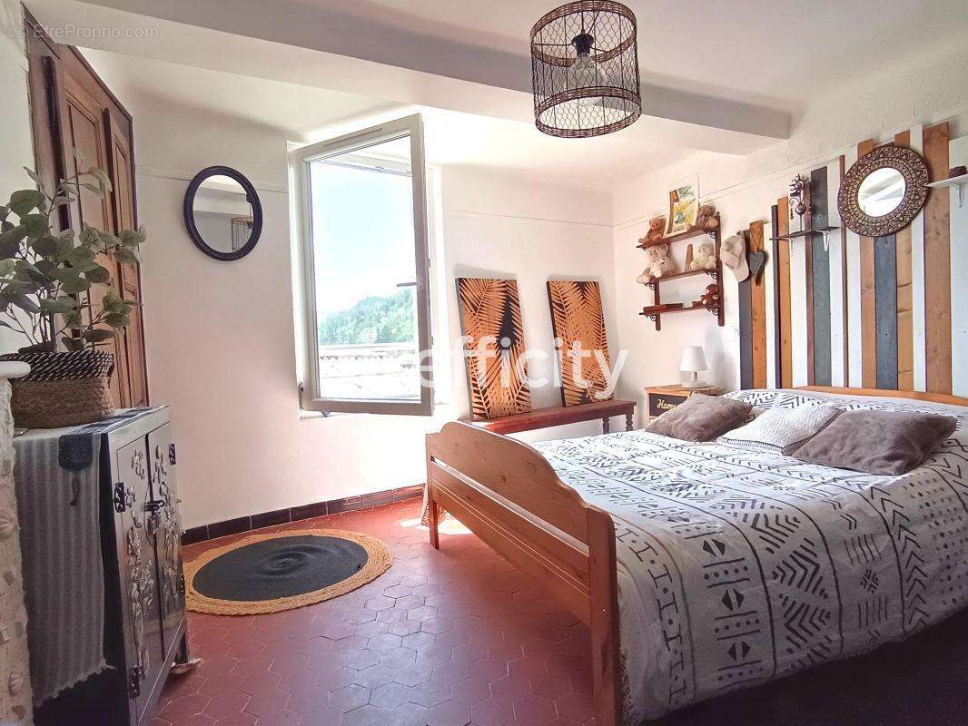 Maison 86 m² à La Motte-Du-Caire  - photo 4